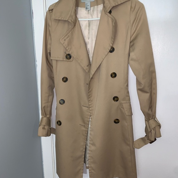 Beautiful trench coat - Picture 3 of 6